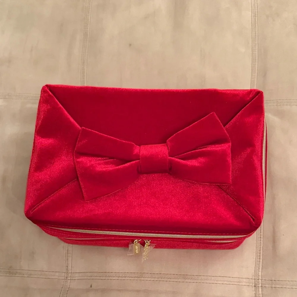 Estee’ Lauder Red Velvet Makeup Box with Bow, two compartments